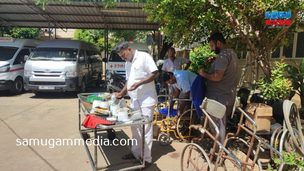 திருமலை, வைத்தியசாலையில் வீல்ச்செயார் தட்டுப்பாடு -உடைந்த துண்டுகளை தேடி பொருத்தும் சிற்றூழியர்கள்! samugammedia 